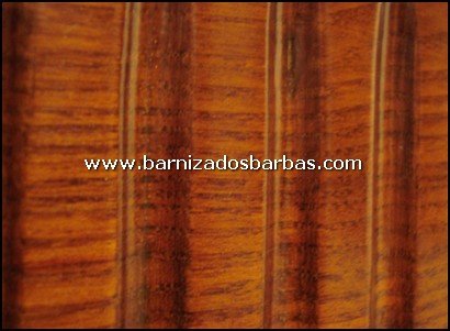 Barniz Poliuretano sobre Madera de Casta&ntilde;o Restaurada y Tintada